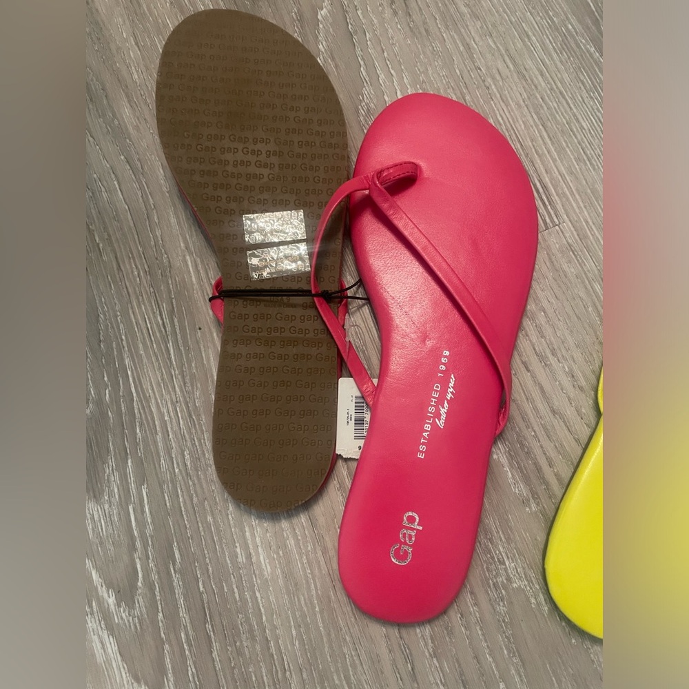 NWT set/lot of 3 pairs GAP neon leather flip flops sz 9 🩷🧡💛 - Picture 2 of 8